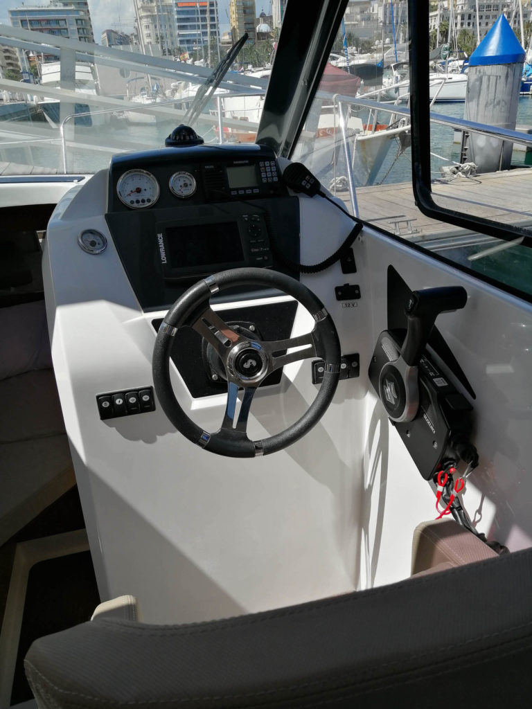 Rent a boat Alicante Bénéteau Antares 7.80 - 2013