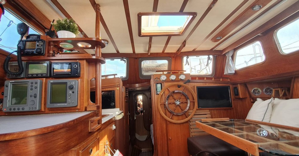 Rent a boat Alicante Belliure Endurance 35 - 1975