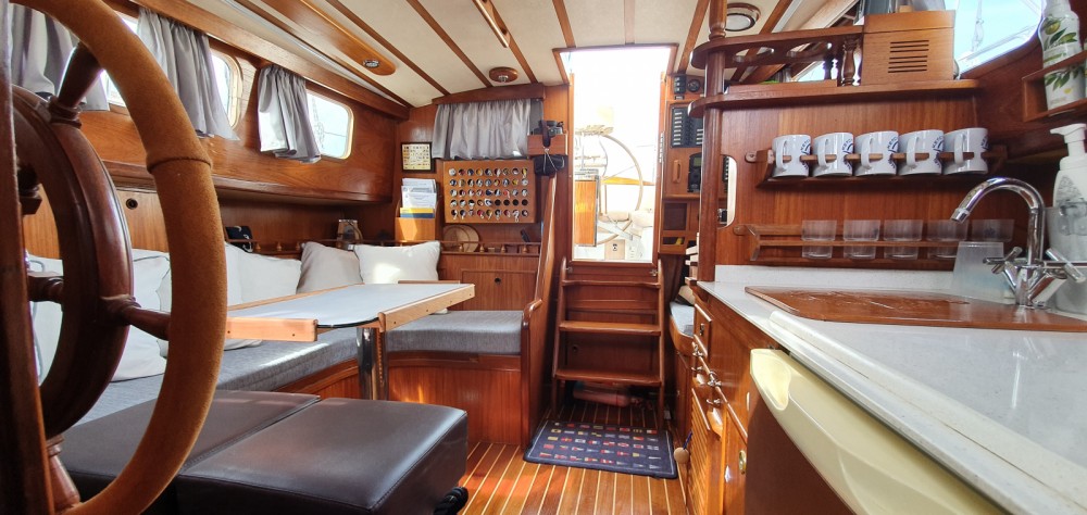 Rent a boat Alicante Belliure Endurance 35 - 1975
