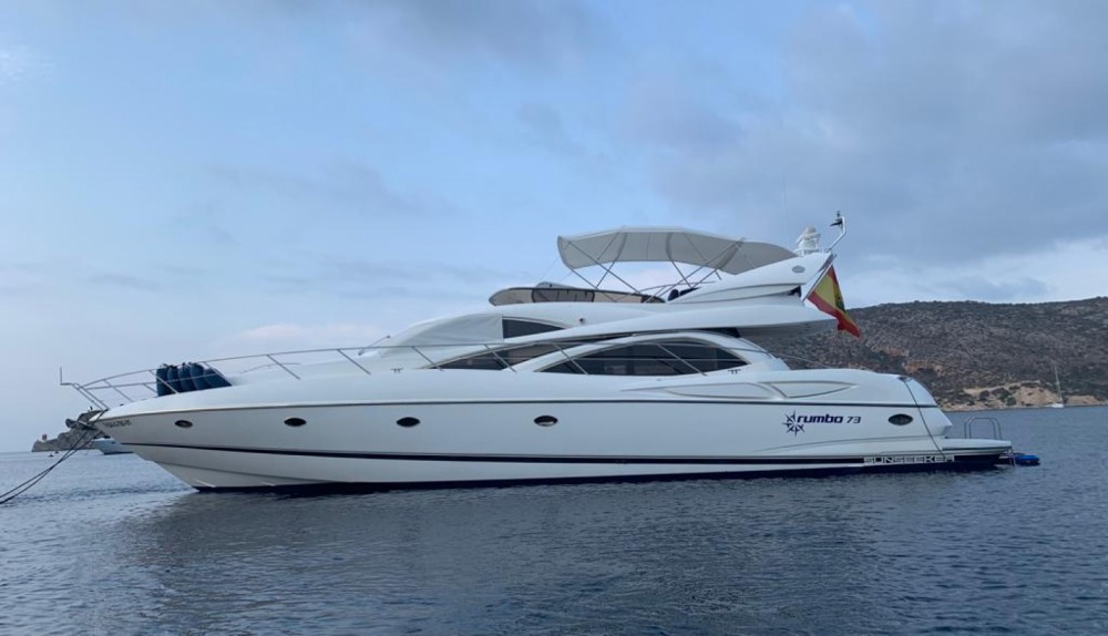 Rent a boat Alicante Sunseeker Manhattan 68 - 2002