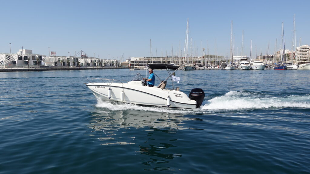 Rent a boat Alicante QUICKSILVER ACTIV 605 OPEN - 2018